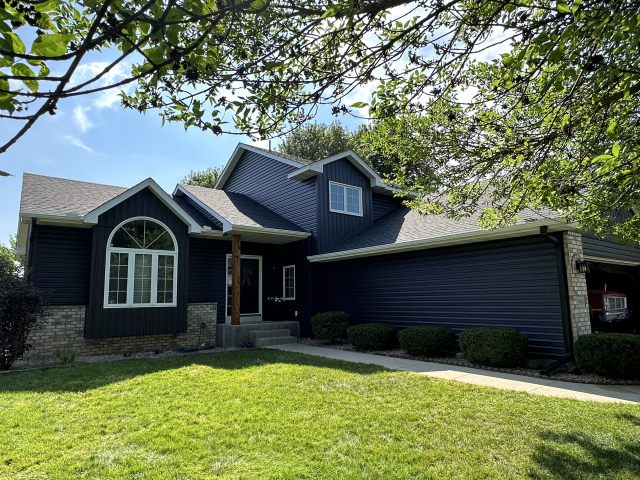 Shakopee home with new siding installed by Iron River Co