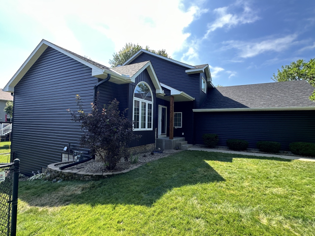 Shakopee home with new siding installed by Iron River Co